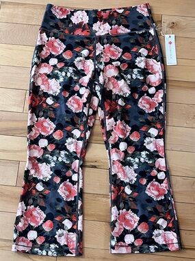 NWT Kiragrace Floral Print Active Leggings Pink & Black cropped size large